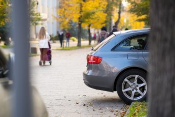 Штраф и эвакуация за парковку на тротуарах