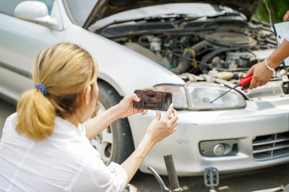В какую страховую обращаться при ДТП: свою или виновника?