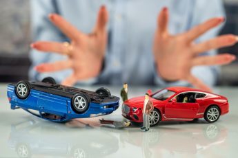 В какую страховую обращаться при ДТП: свою или виновника?