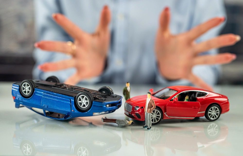 В какую страховую обращаться при ДТП: свою или виновника?