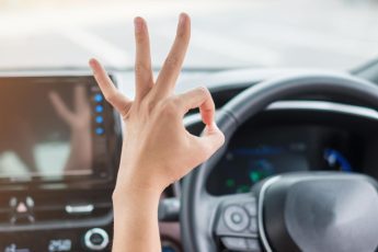 Кто должен уступать при перестроении и кто будет виноват в ДТП?